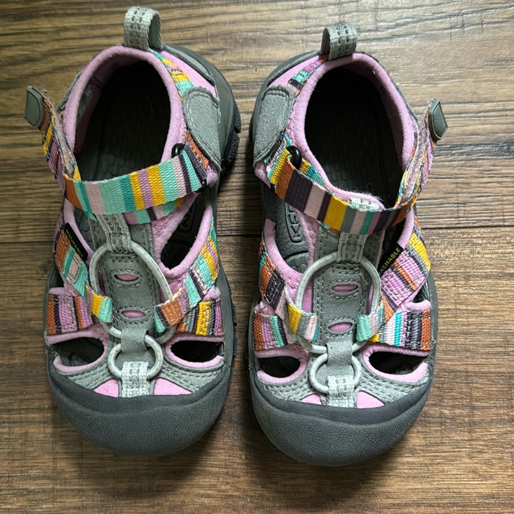 Like New Keens H2 Closed Toe Sandals